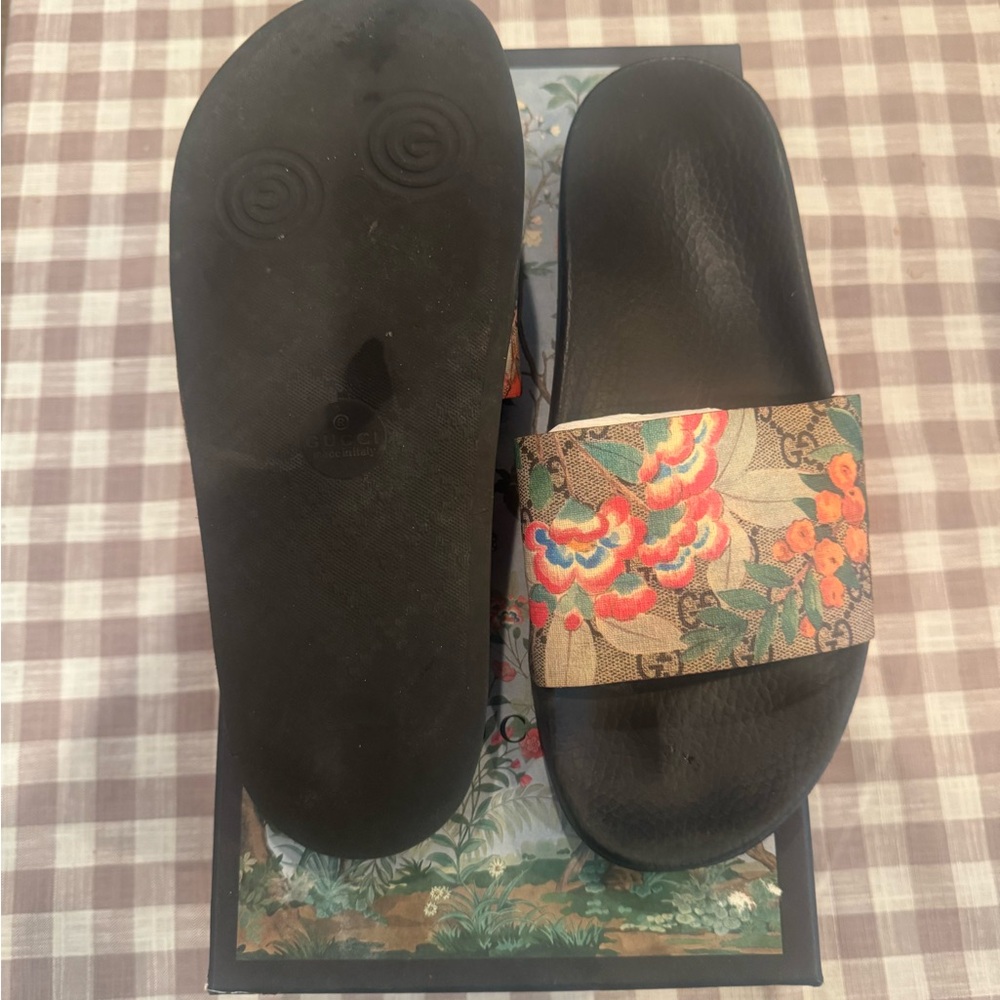 Gucci Tian Print Sllide - Picture 4 of 9